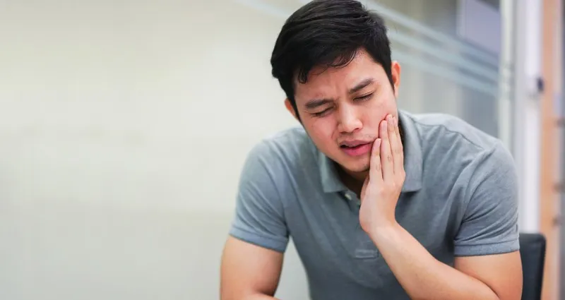 6 nguyên nhân làm xuất hiện màng trắng sau khi nhổ răng